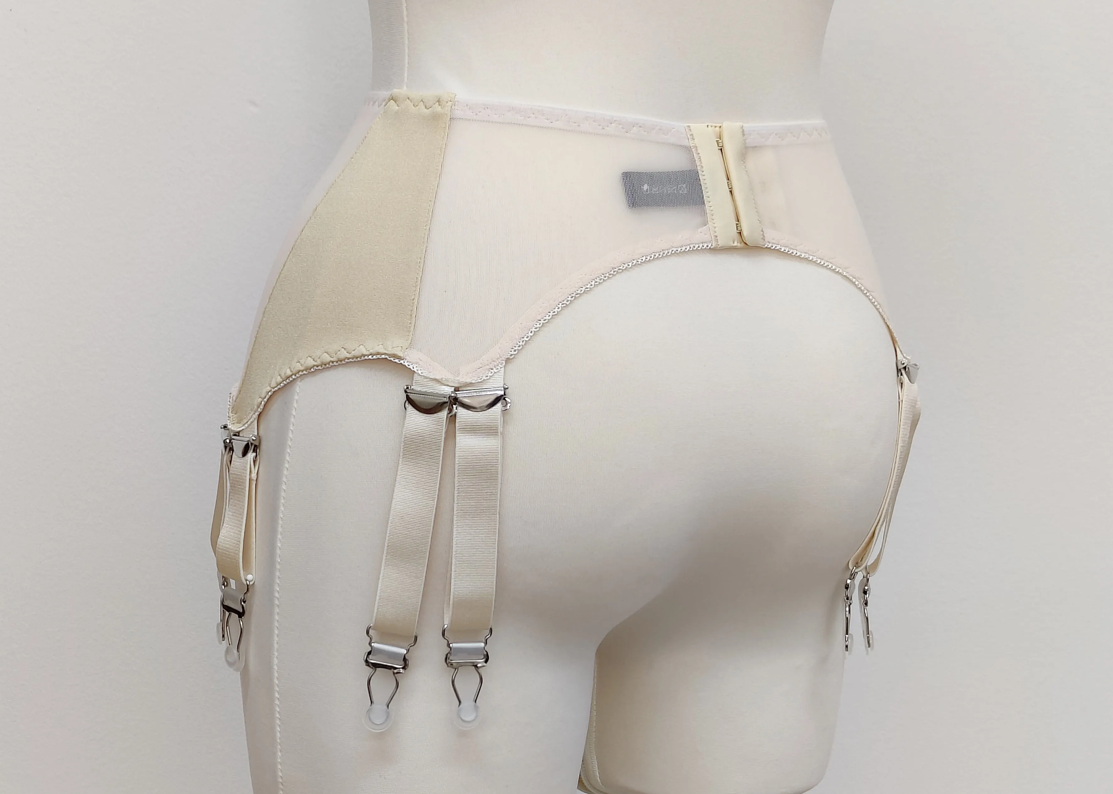 12 strap STELLA garter belt