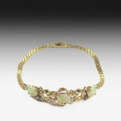 18kt Yellow Gold Opal and Diamond bracelet