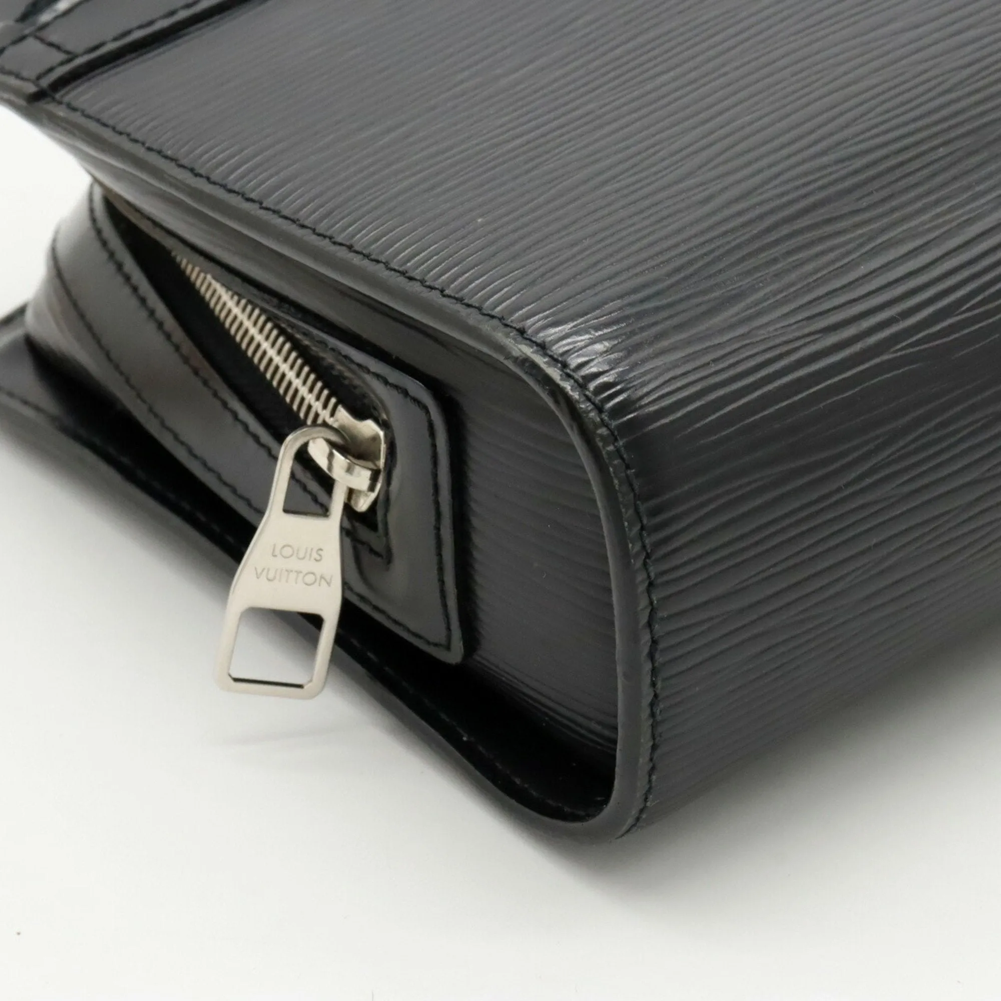 Louis Vuitton Osh  Leather Clutch Bag ()