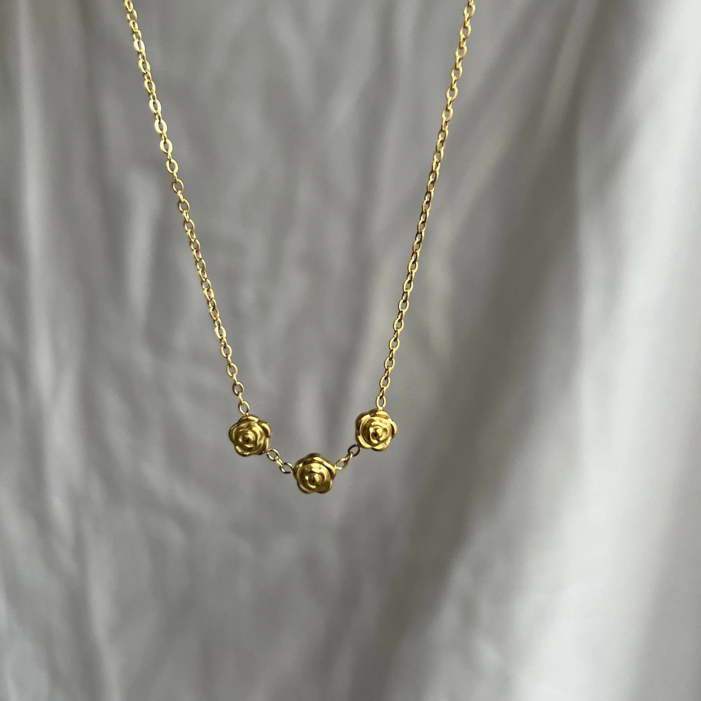 Mini Roses Necklace