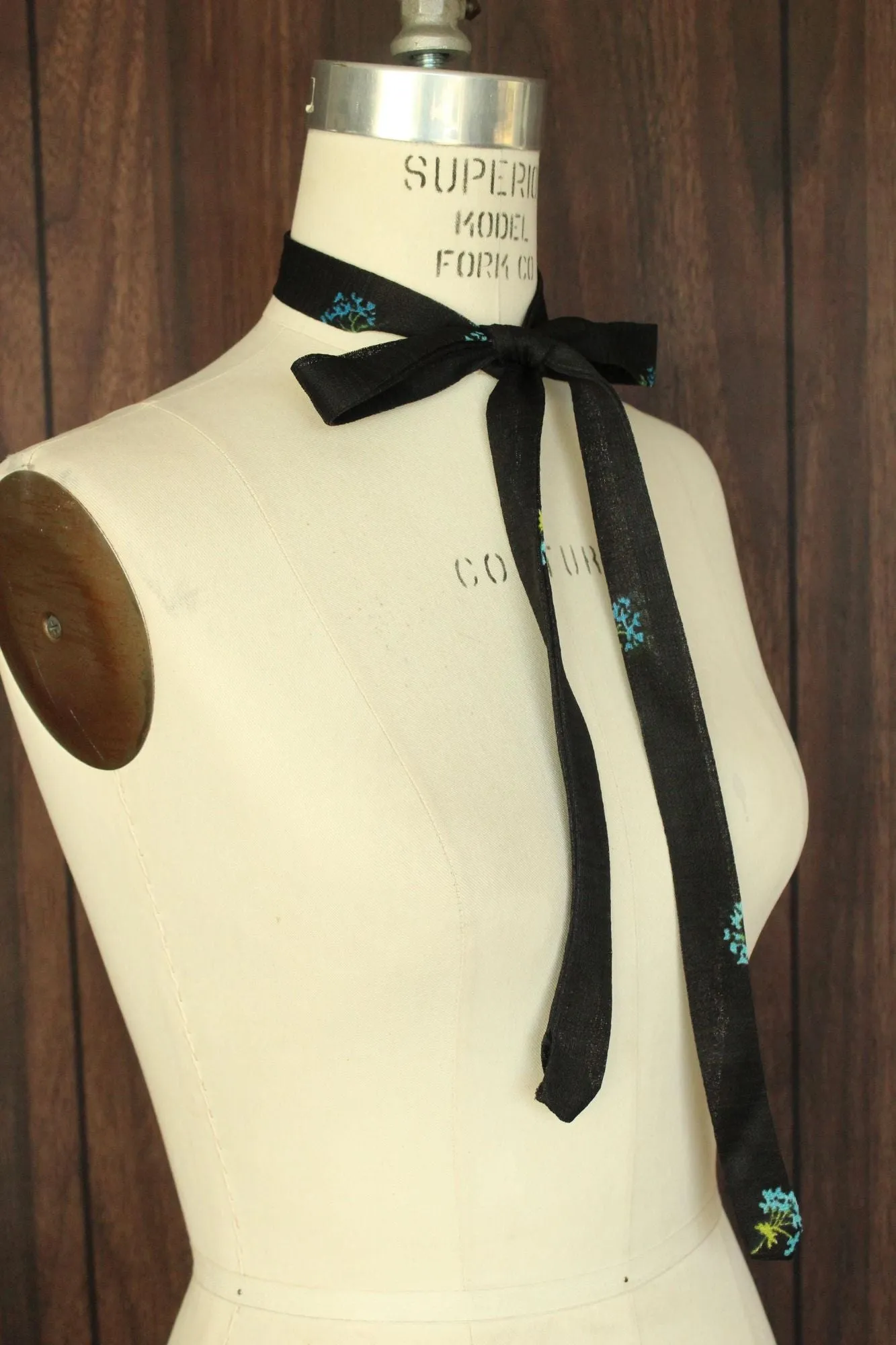 Vintage 1970s 1980s Tie Belt in Black with Blue Flowers